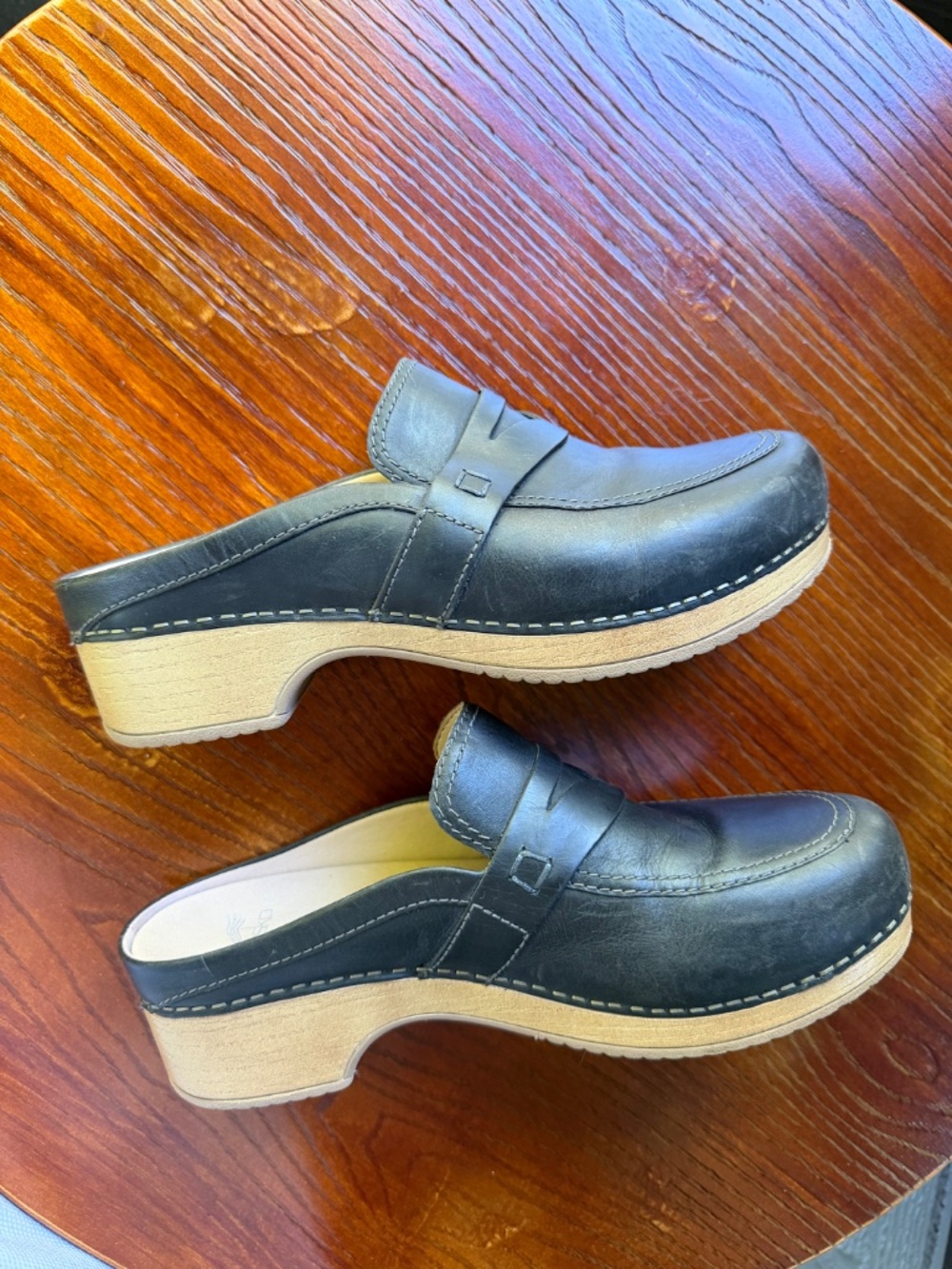 Dansko Penny Loafer Clog Mule — Black Leather 39 - Picture 4 of 7